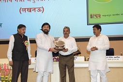 भाकृअनुप-भारतीय गन्ना अनुसंधान संस्थान की राजभाषा पत्रिका ‘इक्षु’ को मिला राजभाषा कीर्ति पुरस्कार 02