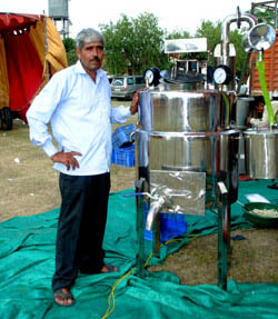 Enterpreneur-Dharamvir-Innovative-farmer