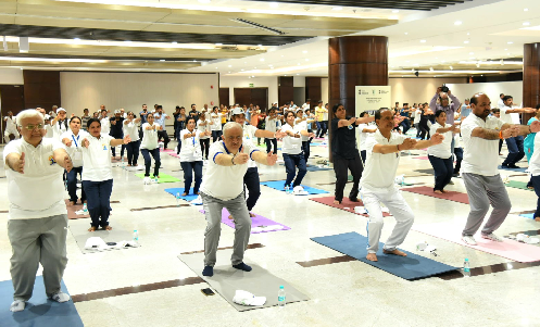 Shri Shivraj Singh Chouhan performs yoga on the occasion of the 11th International Yoga Day