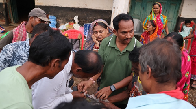 28 August 2026, Dhenkanal  A successful demonstration on scientific breeding and spawning of Singhi (Heteropneustes fossilis) was conducted at Khamar-Chaulia village of Dhenkanal district, Odisha, during 27–28 August 2026 under the Scheduled Caste Sub-Plan (SCSP) Scheme of ICAR-Central Institute of Freshwater Aquaculture, Bhubaneswar.  A catfish FRP hatchery had earlier been provided to the beneficiaries to promote self-reliance and improve livelihood opportunities. Prior to the demonstration, the ICAR-CIFA team provided hands-on training on hatchery operation and management and conducted broodstock assessment and selection.  During the programme, mature Singhi brood fish were selected and subjected to induced breeding. Demonstrations were conducted on both natural spawning and stripping methods. The participants were also trained in milt collection, fertilization and egg incubation. An Artemia hatching demonstration was undertaken to ensure live feed availability for hatchlings.  The brood fish successfully spawned, while eggs collected through stripping were fertilized and incubated under suitable hatchery conditions. Successful hatching was observed after approximately 18–22 hours.  The demonstration enhanced farmers’ confidence and practical knowledge in Singhi breeding, hatchery operation and seed production, contributing towards improved livelihoods and local availability of quality fish seed.  The programme was attended by 45 fish farmers and aimed at enhancing their skills in scientific catfish breeding and hatchery management.  (Source: ICAR-Central Institute of Freshwater Aquaculture, Bhubaneswar)
