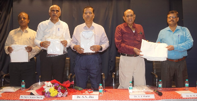 Dr S.N. Jha, DDG (Agril. Engg.) Visits ICAR-CIRCOT, Mumbai to review the performance of the Institute