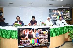 Shri Vishwas Sarang and Shri Darshan Singh Choudhary Attend PM-KISAN 20th Installment Release Programme