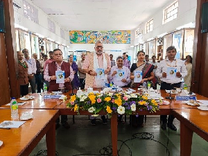 ICAR-NINFET Showcases Innovations and Signs MoUs in Presence of Union Textile Minister Shri Giriraj Singh at IJIRA, Kolkata  5 September 2025, Kolkata  ICAR–National Institute of Natural Fibre Engineering and Technology showcased its latest innovations at a meeting held at the Indian Jute Industries’ Research Association (IJIRA), Kolkata, in the presence of Shri Giriraj Singh, Union Minister of Textiles.  Addressing the gathering, Shri Giriraj Singh lauded the recent advancements in jute and allied natural fibres, noting that institutions like ICAR-NINFET, ICAR-CRIJAF, and IJIRA play a crucial role in meeting the evolving demands of the natural fibre industry. He emphasised the need for continued innovation and technology adoption to strengthen India’s position in sustainable natural fibre production.  The event was also attended by Smt. Padmini Singla, Joint Secretary (Fibre), Ministry of Textiles, Shri Moloy Chandan Chakraborty, Jute Commissioner, Shri Shashi Bhushan Singh, Secretary & CEO, National Jute Board, along with Directors, IJIRA and ICAR-CRIJAF, and other dignitaries.  ICAR-NINFET presented three breakthrough technologies:  •Modern Mini Spinning Machinery for processing jute and allied fibres tailored for small enterprises, •AI-IoT Enabled Jute Fibre Grading System for scientific and efficient fibre grading, and •Minimal Water Retting Technology for extracting high-quality jute fibres with reduced water usage.  On this occasion, two Memoranda of Agreement (MoAs) were signed: one with Bhowmick Calculators for the commercialisation of Modern Mini Spinning Machinery, and another with Neurapses Technologies Pvt. Ltd. for the AI-IoT Enabled Jute Fibre Grading System. A souvenir of the upcoming ‘National Natural Fibre Fest (NNF-2025)’ was also released.  The Director, IJIRA, also highlighted the institute’s recent technological developments and reaffirmed its commitment to industry-oriented research and innovation.  (Source: ICAR–National Institute of Natural Fibre Engineering and Technology, Kolkata)