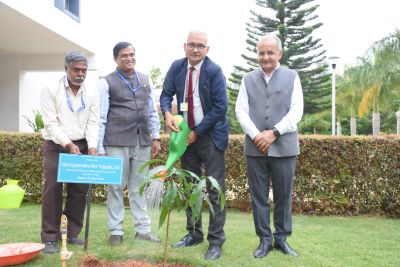ICAR Secretary Visits ICAR-NIVEDI, Bengaluru; Calls for Strengthening Advanced Disease Intelligence for Animal Health Security